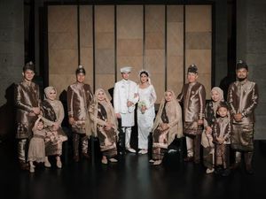 Inspirasi Seragam Keluarga di Pernikahan Angga Yunanda & Shenina Cinnamon Inspirasi Seragam Keluarga di Pernikahan Angga Yunanda & Shenina Cinnamon