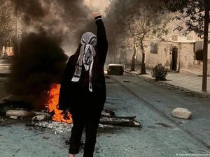 Iran Ampuni Dua Jurnalis yang Laporkan Kematian Mahsa Amini Iran Ampuni Dua Jurnalis yang Laporkan Kematian Mahsa Amini