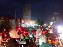 Banjir di Jalan Perintis Kemerdekaan Makassar Belum Surut, Lalin Macet 1,6 Km