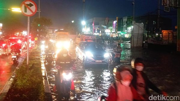 Potret Terkini Jalan Perintis Kemerdekaan Makassar Macet gegara Banjir