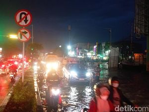 Potret Terkini Jalan Perintis Kemerdekaan Makassar Macet gegara Banjir