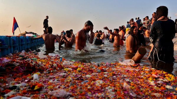 Bingkai Sepekan: Kumbh Mela, Merawat Tradisi Berharap Pengampunan Dosa
