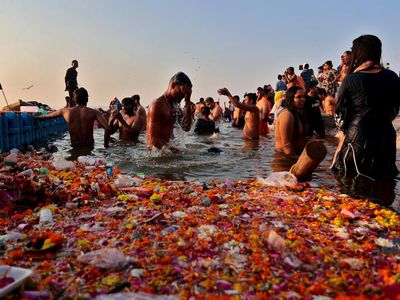 Bingkai Sepekan: Kumbh Mela, Merawat Tradisi Berharap Pengampunan Dosa