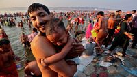 Jutaan Umat Hindu India Mandi Suci Rayakan Festival Maha Kumbh Mela