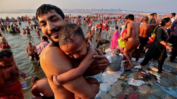 Jutaan Umat Hindu India Mandi Suci Rayakan Festival Maha Kumbh Mela