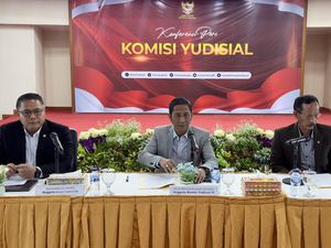 KY Pelototi 9 Sidang Termasuk Ronald Tannur dan Praperadilan Hasto