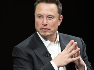 Elon Musk Bikin Pagar Benteng di Rumahnya, Tetangga Ngamuk! Elon Musk Bikin Pagar Benteng di Rumahnya, Tetangga Ngamuk!