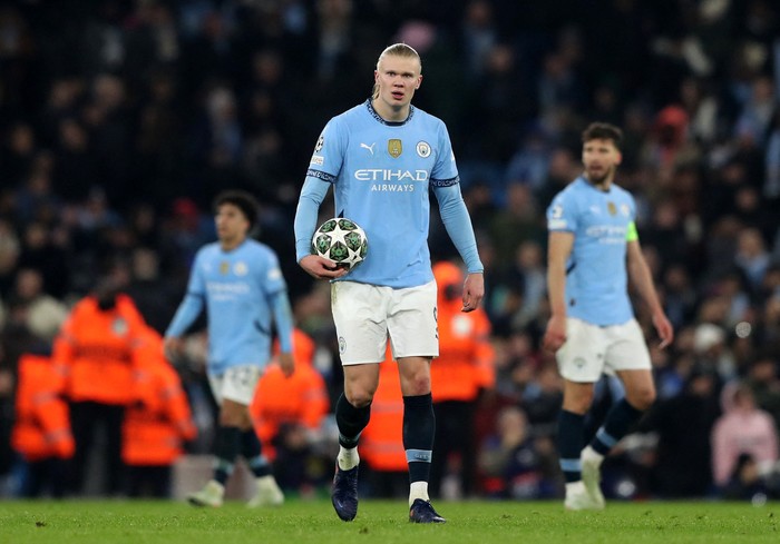 Soccer Football - Champions League - Knockout Phase Playoff - First Leg - Manchester City v Real Madrid - Etihad Stadium, Manchester, Britain - February 11, 2025 Manchester Citys Erling Haaland reacts after Real Madrids Jude Bellingham scored their third goal REUTERS/Scott Heppell