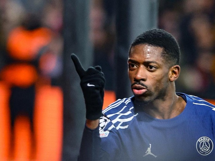 Paris Saint-Germain's French forward #10 Ousmane Dembele celebrates  after scoring  his team's third goal  during the UEFA Champions League knockout phase play-off 1st leg football match between Stade Brestois 29 (Brest) and Paris Saint-Germain (PSG) at the Roudourou Stadium in Guingamp, western France, on February 11, 2025. (Photo by FRED TANNEAU / AFP)