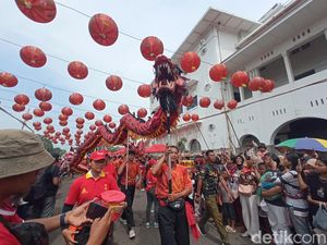 Potret Kemeriahan Arak-arakan Cap Go Meh di Cirebon Potret Kemeriahan Arak-arakan Cap Go Meh di Cirebon
