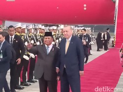 Prabowo Antar Kepulangan Presiden Turki Erdogan di Lanud Halim