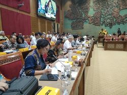 Mendikti Sebut Bantuan PTN Kena Efisiensi: Kemungkinan Uang Kuliah Naik