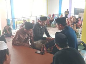 Banjir di Maros, Pengantin Gelar Akad Nikah di Posko Pengungsian