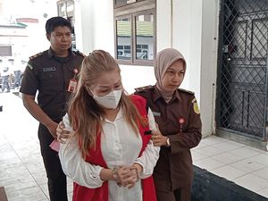 Polisi Limpahkan Berkas Helen Bersaudara Bos Narkoba di Jambi ke Kejari Polisi Limpahkan Berkas Helen Bersaudara Bos Narkoba di Jambi ke Kejari