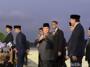 Momen Prabowo Unjuk Jurus Silat Usai Antar Erdogan di Lanud Halim