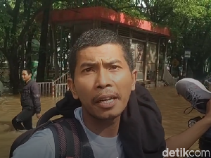 Jalan Terputus Imbas Banjir di Maros, Tiket Penumpang Pesawat Warga Hangus Jalan Terputus Imbas Banjir di Maros, Tiket Penumpang Pesawat Warga Hangus