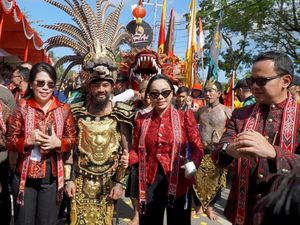 Zita Puji Pesona Festival Cap Go Meh & Keunikan Batu Alien di Singkawang