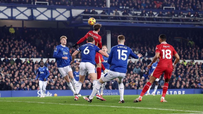 LIVERPOOL, ENGLAND - FEBRUARY 12: Alexis Mac Allister of Liverpool scores his teams first goal during the Premier League match between Everton FC and Liverpool FC at Goodison Park on February 12, 2025 in Liverpool, England. (Photo by Carl Recine/Getty Images)