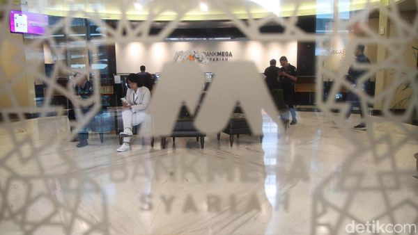 Bank Mega Syariah Berikan Hadiah Mobil Listrik ke Nasabah