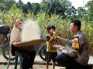 Brigadir Riefky Gagas 1 Day 1 Egg Turunkan Angka Stunting di Desa Mamuju Brigadir Riefky Gagas 1 Day 1 Egg Turunkan Angka Stunting di Desa Mamuju
