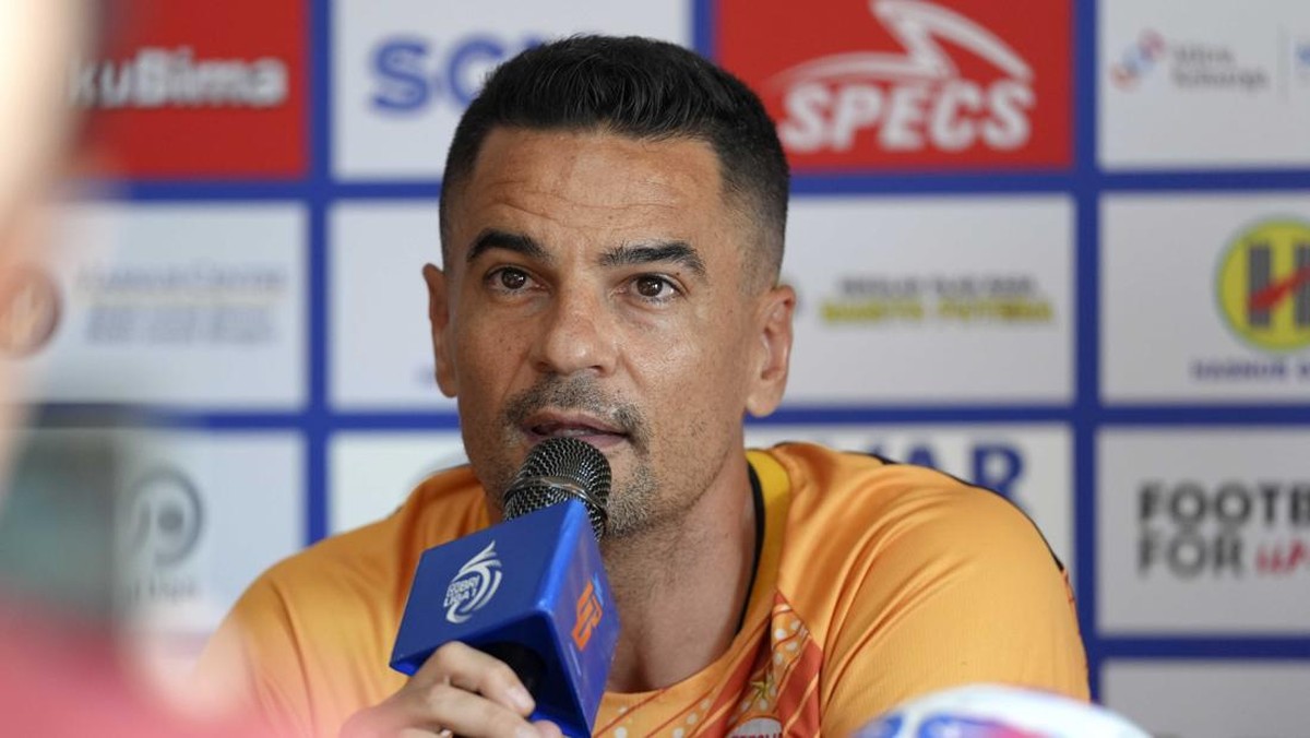 Pelatih Carlos Pena yang baru saja dibebastugaskan oleh Persija. Foto: Dok. Persija
