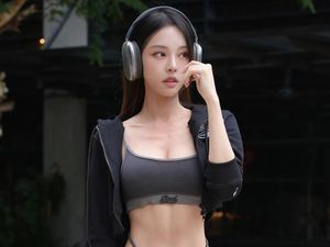 8 Potret Pianis Cantik dengan Tubuh Sempurna, Fotonya Dikira AI 8 Potret Pianis Cantik dengan Tubuh Sempurna, Fotonya Dikira AI
