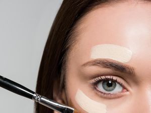 Tren Makeup Gen Z yang Tak Mau Lagi Pakai Concealer, Ini Produk Penggantinya Tren Makeup Gen Z yang Tak Mau Lagi Pakai Concealer, Ini Produk Penggantinya