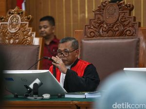 Hakim Tolak Permohonan Praperadilan Sekjen PDIP Hasto Kristiyanto