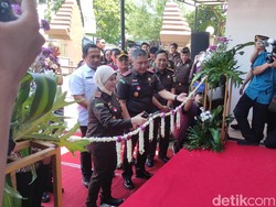Kajati Jatim Mia Amiati Resmikan Gedung Pelayanan Terpadu Kejari Pacitan