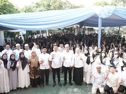 Sapa Murid SD di Bekasi, Wamensos Gaungkan Program MBG-Sekolah Rakyat