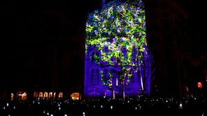 Keren! Video Mapping Sulap Gedung Jadi Hutan Digital
