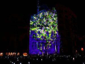 Keren! Video Mapping Sulap Gedung Jadi Hutan Digital Keren! Video Mapping Sulap Gedung Jadi Hutan Digital