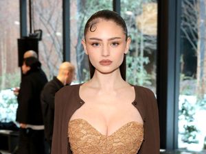 7 Gaya Anak Heidi Klum Beranjak Dewasa, Pakai Bralette ke Pekan Mode New York 7 Gaya Anak Heidi Klum Beranjak Dewasa, Pakai Bralette ke Pekan Mode New York