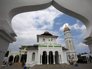 Masjid Bersejarah Aceh Direnovasi Jelang Ramadan Masjid Bersejarah Aceh Direnovasi Jelang Ramadan