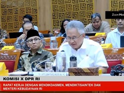 Tunjangan Dosen Non PNS Kena Efisiensi Rp676 M, Mendikti Respons Begini