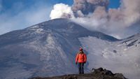 Mengenal Gunung Berapi Tertinggi di Eropa yang Kembali Erupsi
