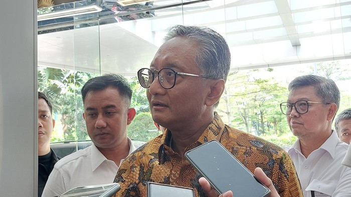 Menteri PU Prabowo meminta Kementerian PU untuk melaksanakan studi banding ke tiga negara dalam rangka mempelajari desain untuk Gedung Legislatif dan Yudikatif di IKN.