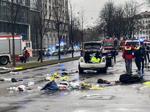 Mobil Tabrak Kerumunan di Jerman, 20 Orang Terluka Mobil Tabrak Kerumunan di Jerman, 20 Orang Terluka