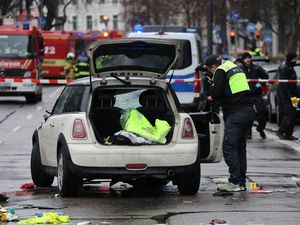 Sopir Mobil Penabrak Kerumunan di Jerman Adalah Pria Afghanistan Sopir Mobil Penabrak Kerumunan di Jerman Adalah Pria Afghanistan