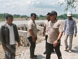 Penyidik Ditreskrimsus Polda Jatim Cek Lokasi Proyek Rp 40 M yang Ambruk