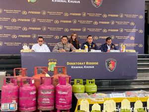 Polisi Ringkus Sindikat Pengoplos Gas Bersubsidi, 3 Kg Disuntik ke 50 Kg Polisi Ringkus Sindikat Pengoplos Gas Bersubsidi, 3 Kg Disuntik ke 50 Kg