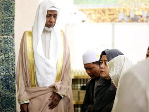 Megawati Ziarah Makam Nabi, Doakan Bung Karno dan Bangsa di Raudhah