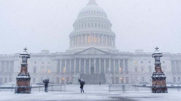 Salju Selimuti Gedung Capitol Amerika Serikat