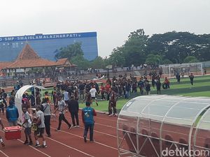 Persipa Pati Dikalahkan Persipura, Suporter Serbu Lapangan-Rusak Fasilitas Persipa Pati Dikalahkan Persipura, Suporter Serbu Lapangan-Rusak Fasilitas