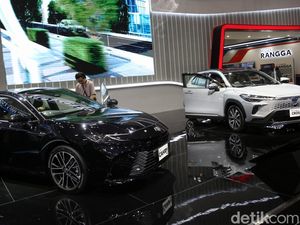 Tampilan Camry dan Corolla Cross Terbaru Luncuran Toyota