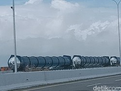 4 Truk Angkut Tabung Raksasa Berhenti di Tol Klaten, Polisi Cek