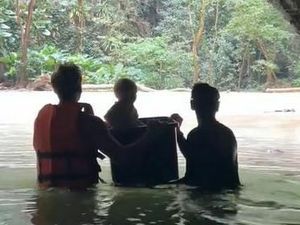 Traveler Susur Gua Tuai Polemik: Masukkan Bayi ke Ember Plastik