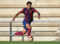 Enggan Dibandingkan dengan sang Ayah, Anak Ronaldinho Cabut dari Barca