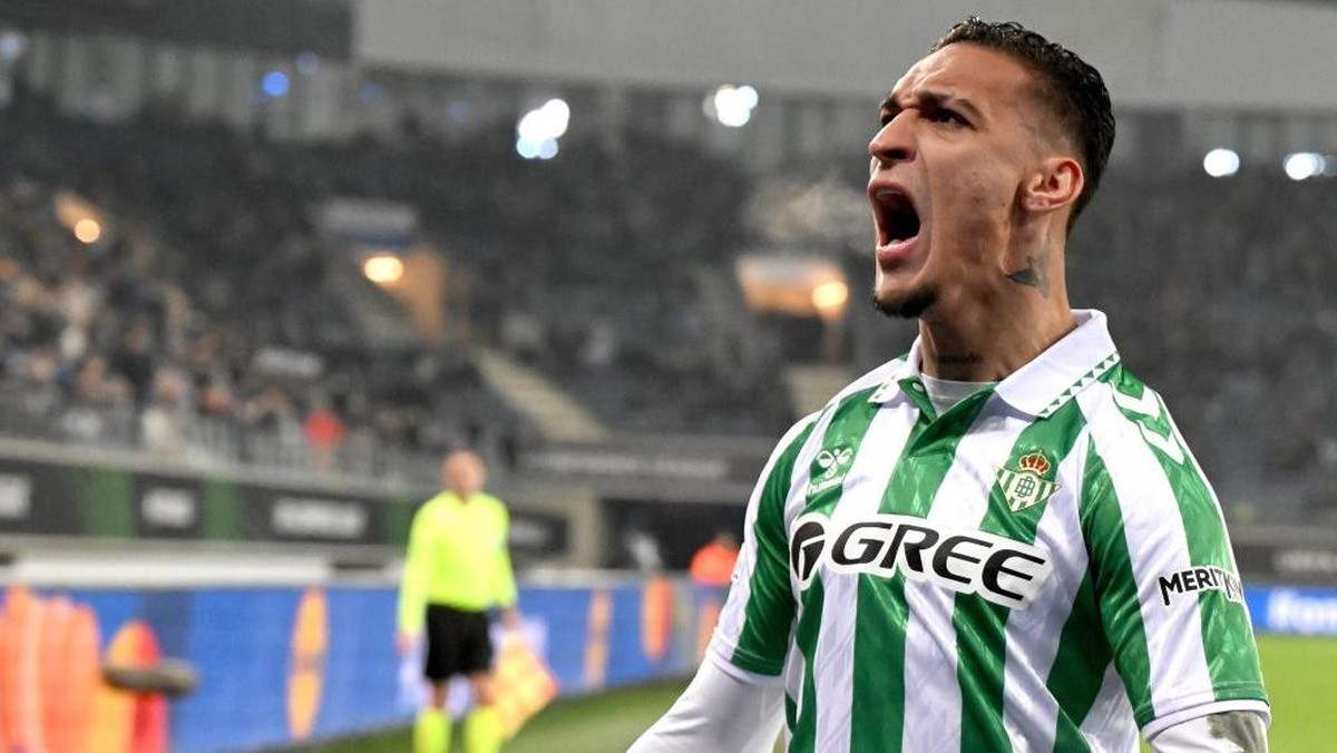 Antony bikin gol keduanya untuk Real Betis, membantu mengalahkan Gent 3-0 di playoff Conference League. (Foto: GERRIT VAN KEULEN (Photo by ANP via Getty Images)