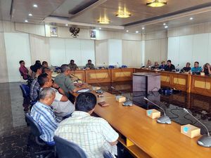Bertemu DPRD Sukabumi, Warga-Nelayan Tetap Tolak Tambak Udang Bertemu DPRD Sukabumi, Warga-Nelayan Tetap Tolak Tambak Udang